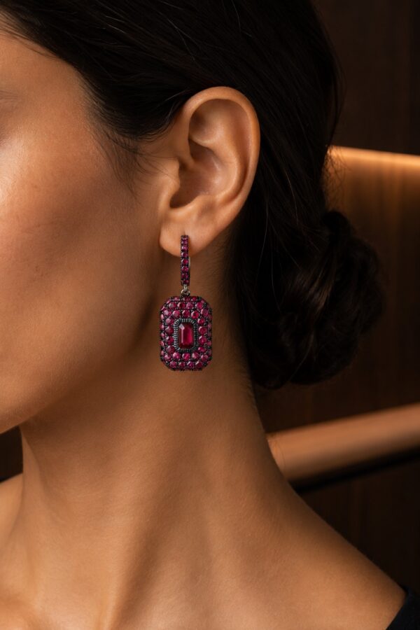 Isolde Crest Earring